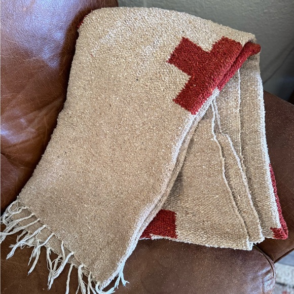 Trek Light Gear “Positive Vibrations” Handwoven Mexico Tan Fringe Blanket/Throw - Picture 10 of 13